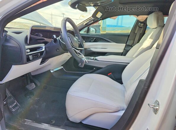 1GYKPURL3SZ314436 2025 CADILLAC OTHER White Widok wnętrza z przodu