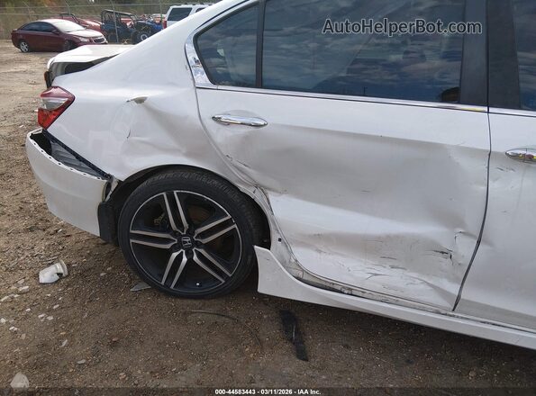 1HGCR2F57HA014762 2017 HONDA ACCORD White Вид спереду