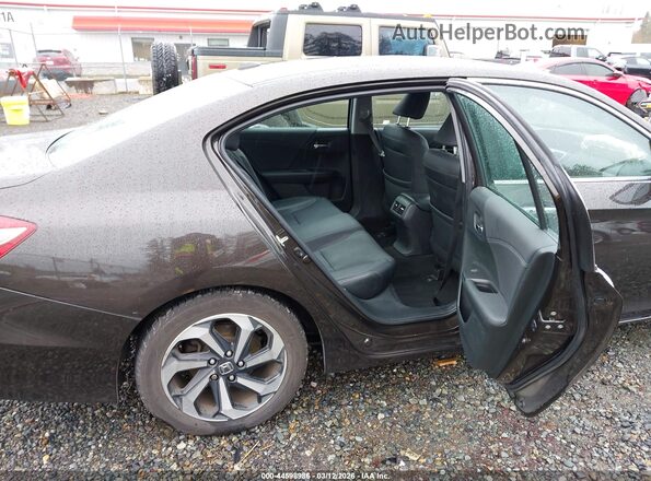 1HGCR2F97HA008902 2017 HONDA ACCORD Brown Вид наклейки з VIN-кодом