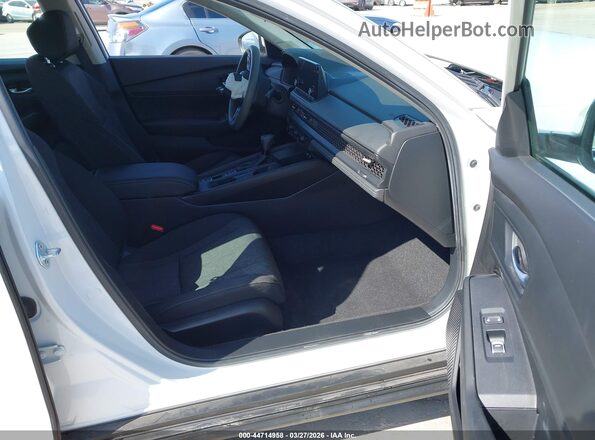 1HGCY1F34RA086810 2024 HONDA ACCORD White Вид салону спереду