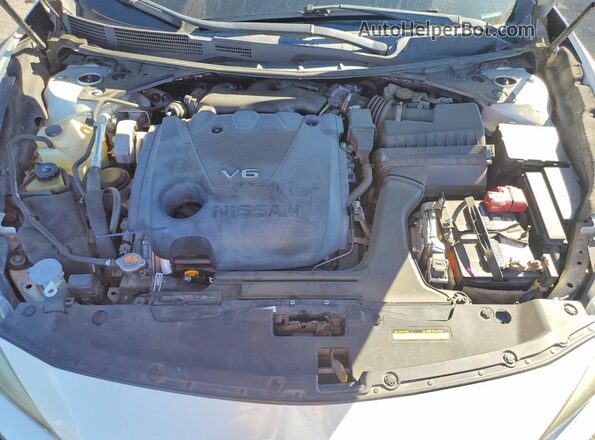 1N4AA6AP6HC377822 2017 NISSAN MAXIMA White Widok wnętrza z tyłu