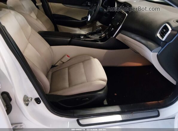 1N4AA6AP8HC391835 2017 NISSAN MAXIMA White Front interior view