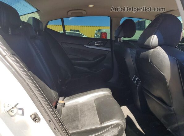 1N4AA6APXJC362133 2018 NISSAN MAXIMA Silver უკანა სავარძლების ხედი