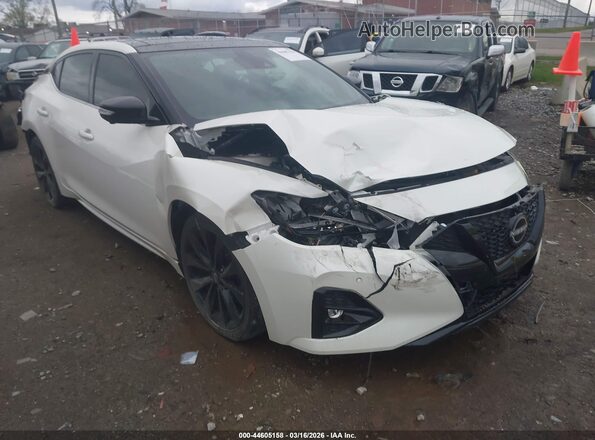 1N4AA6EV3PC503562 2023 NISSAN MAXIMA SR White Widok z przodu