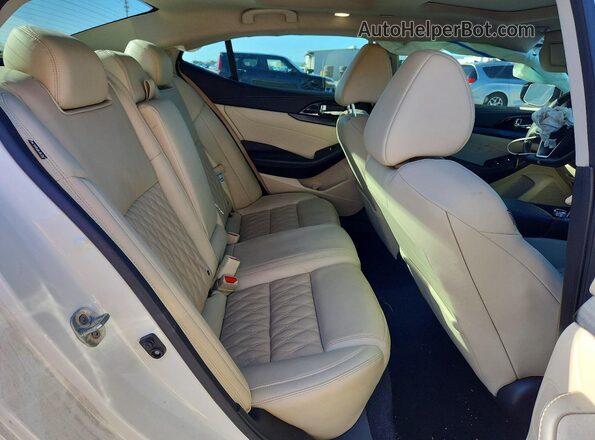1N4AA6FV1PC507026 2023 NISSAN MAXIMA PLATINUM White Widok tylnych siedzeń