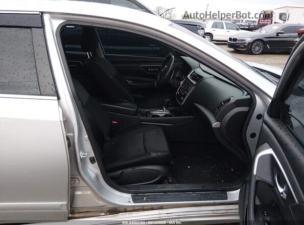 1N4AL3AP0HC160114 2017 NISSAN ALTIMA Серебряный Вид салона спереди
