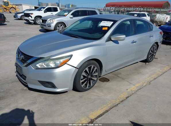 1N4AL3AP0JC111694 2018 NISSAN ALTIMA Silver Vista tres cuartos delantera izquierda