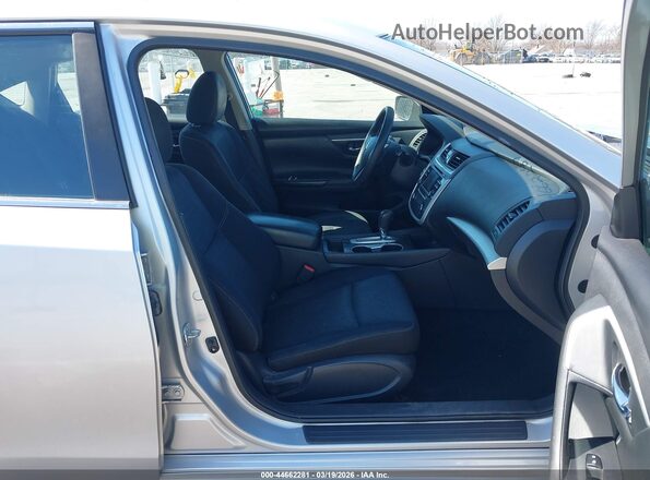 1N4AL3AP0JC168686 2018 NISSAN ALTIMA Серебряный Вид салона спереди