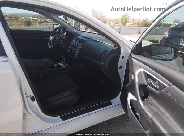 1N4AL3AP1JC278470 2018 NISSAN ALTIMA White Front interior view