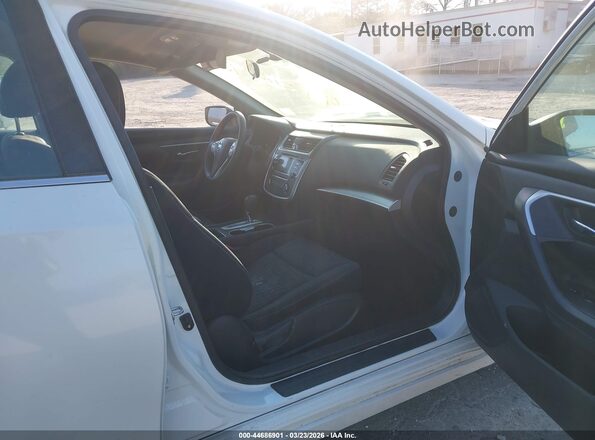 1N4AL3AP7GN380417 2016 NISSAN ALTIMA White Սալոնի դիմացի տեսք