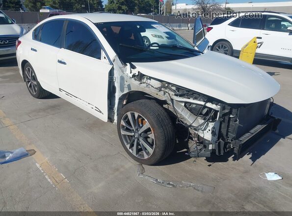 1N4AL3AP8HC115230 2017 NISSAN ALTIMA White Widok z przodu