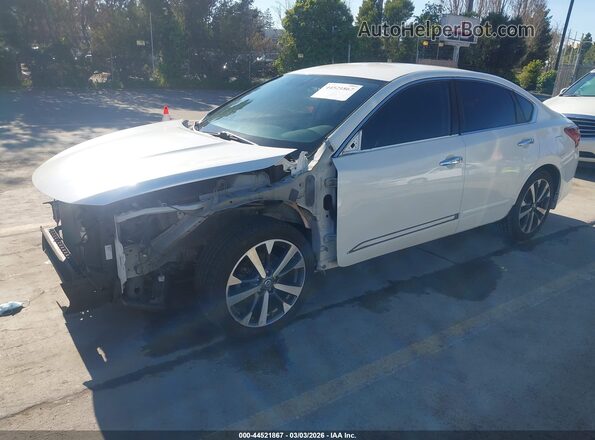 1N4AL3AP8HC115230 2017 NISSAN ALTIMA White Przód lewy