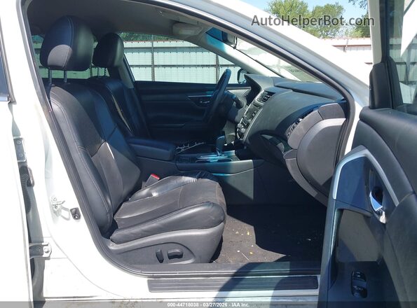1N4AL3APXJC177069 2018 NISSAN ALTIMA Белый Вид салона спереди