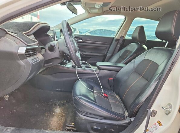 1N4BL4CV5NN356054 2022 NISSAN ALTIMA White Вид салону спереду