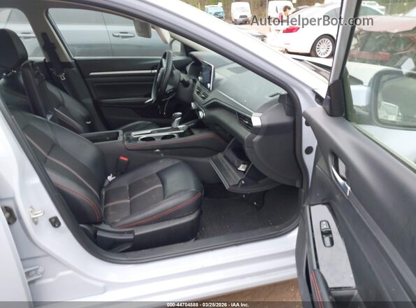 1N4BL4CV7SN351854 2025 NISSAN ALTIMA Light Blue Vista interior delantera