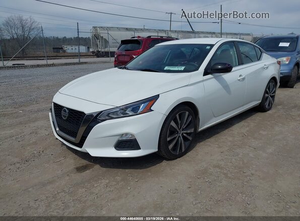 1N4BL4CVXKC257057 2019 NISSAN ALTIMA White Front left