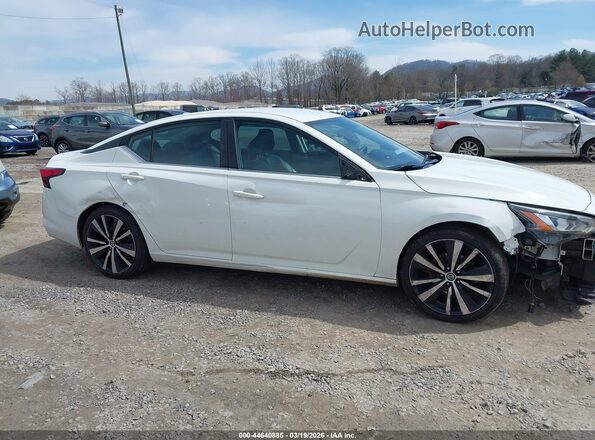 1N4BL4CVXKC257057 2019 NISSAN ALTIMA White Rear interior view