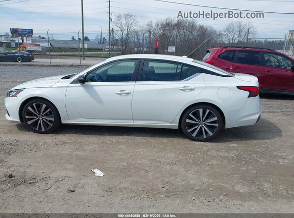 1N4BL4CVXKC257057 2019 NISSAN ALTIMA White 360 interior view
