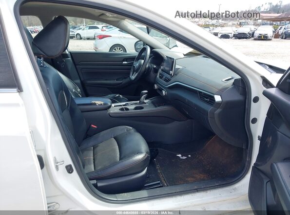 1N4BL4CVXKC257057 2019 NISSAN ALTIMA White Front interior view