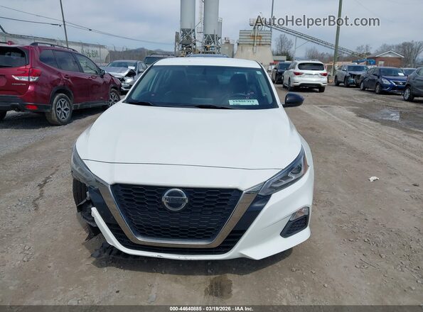 1N4BL4CVXKC257057 2019 NISSAN ALTIMA White Instrument cluster view
