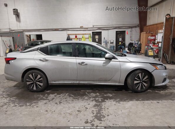 1N4BL4DV2MN416725 2021 NISSAN ALTIMA Серебряный Вид задней части салона