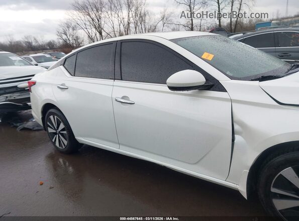 1N4BL4EW2KC183090 2019 NISSAN ALTIMA White Rear interior view