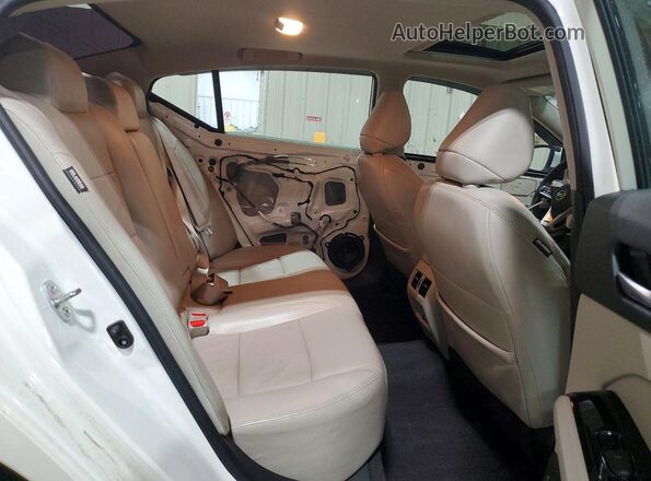 1N4BL4EW2NN317086 2022 NISSAN ALTIMA White Rear seats view