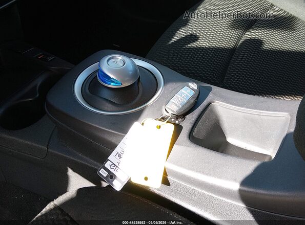 1N4BZ0CP4HC300373 2017 NISSAN LEAF Red Вид панелі приладів