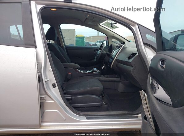 1N4BZ0CP4HC301992 2017 NISSAN LEAF Silver Вид салону спереду