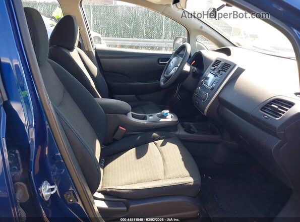 1N4BZ0CP6HC301427 2017 NISSAN LEAF Blue Вид салону спереду