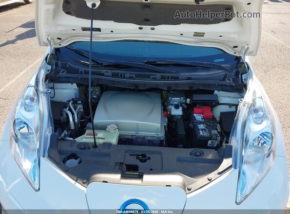 1N4BZ0CPXHC304055 2017 NISSAN LEAF White Rear view