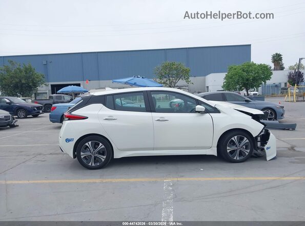 1N4BZ1CV4MC556432 2021 NISSAN LEAF White Widok wnętrza z tyłu