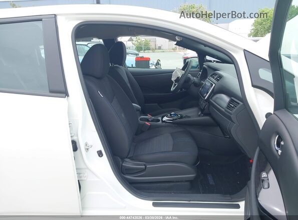 1N4BZ1CV4MC556432 2021 NISSAN LEAF White Widok wnętrza z przodu