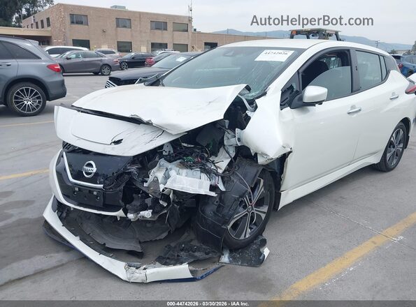 1N4BZ1CV4MC556432 2021 NISSAN LEAF White Widok z przodu