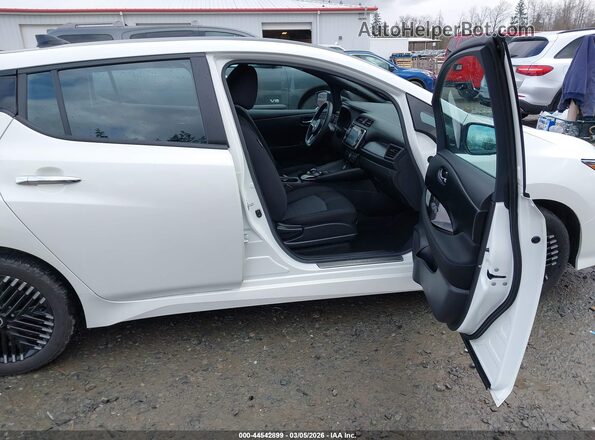 1N4CZ1CV1RC551815 2024 NISSAN LEAF White Вид салону спереду