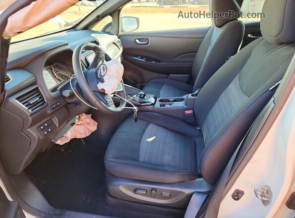 1N4CZ1CV6PC560619 2023 NISSAN LEAF Белый Вид салона спереди