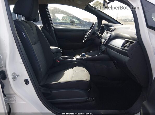 1N4CZ1CVXSC564276 2025 NISSAN LEAF Белый Вид салона спереди