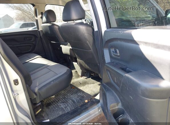 1N6BA1F36KN515407 2019 NISSAN TITAN XD Silver Widok naklejki z numerem VIN