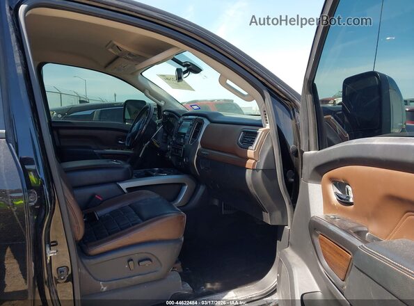 1N6BA1F40JN543646 2018 NISSAN TITAN XD Черный Вид салона спереди