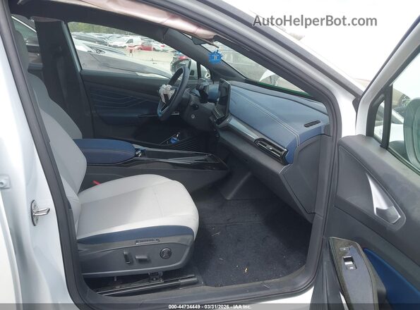 1V25MPE86RC012147 2024 VOLKSWAGEN ID.4 White Front interior view