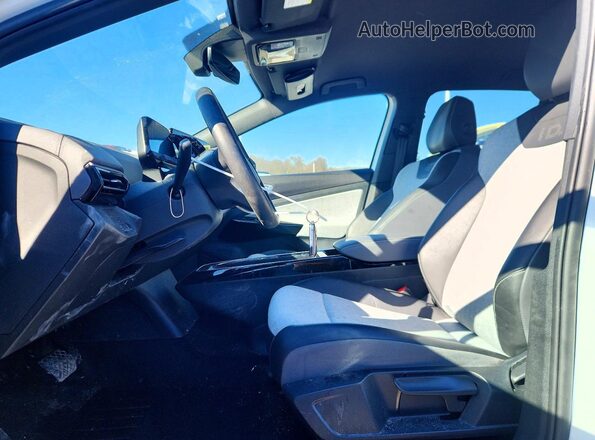 1V2BMPE81RC013614 2024 VOLKSWAGEN ID.4 White Widok wnętrza z przodu