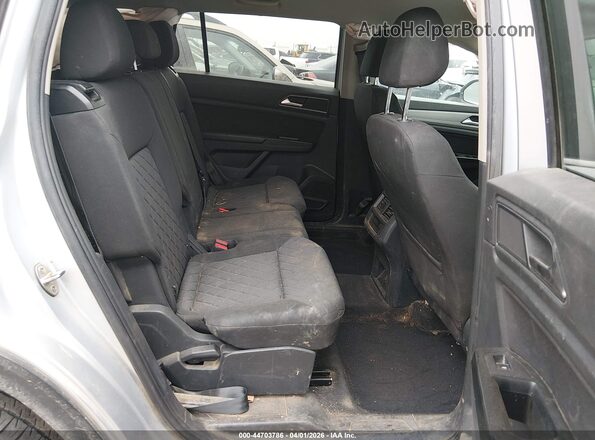 1V2GR2CA6JC537166 2018 VOLKSWAGEN ATLAS Silver VIN կոդի պիտակի տեսք