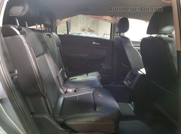 1V2HR2CA6NC548985 2022 VOLKSWAGEN ATLAS Gray Widok wnętrza z tyłu