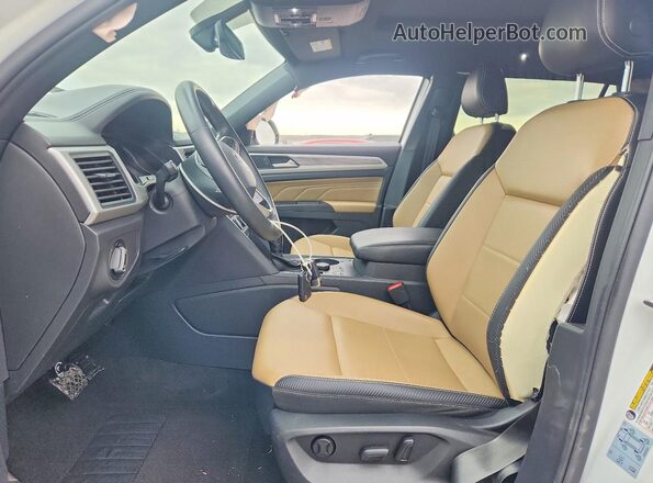 1V2KC2CA9MC210969 2021 VOLKSWAGEN ATLAS White Front interior view