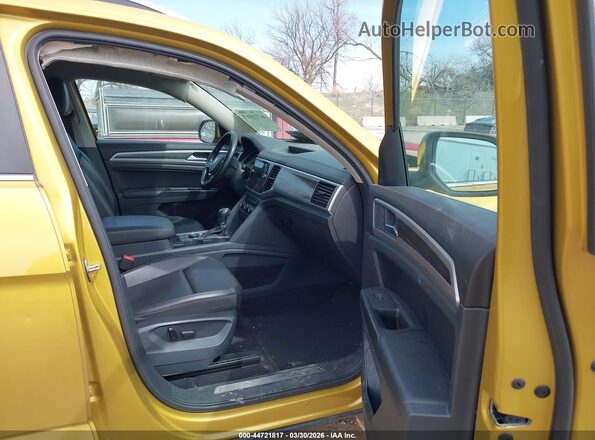 1V2MR2CA9JC525936 2018 VOLKSWAGEN ATLAS Gold Front interior view