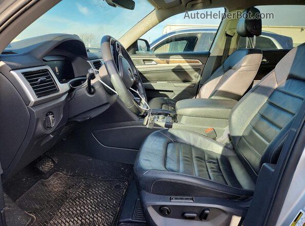 1V2NR2CA8JC503687 2018 VOLKSWAGEN ATLAS Silver Vista interior delantera