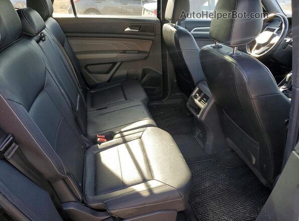 1V2PE2CA0MC231077 2021 VOLKSWAGEN ATLAS Black Rear interior view