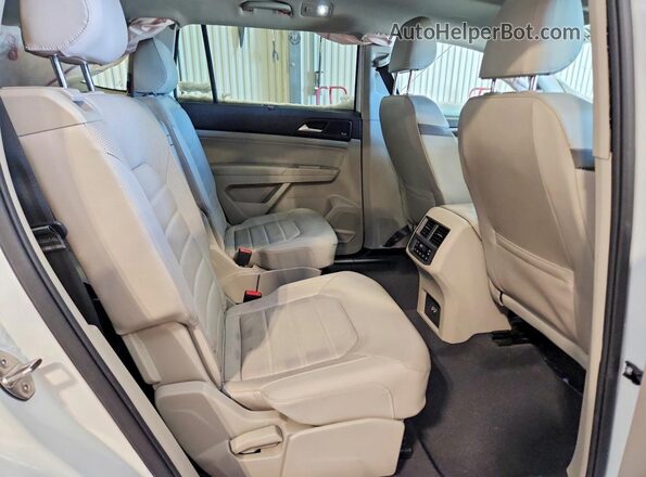 1V2TR2CA3MC519114 2021 VOLKSWAGEN ATLAS White Vista interior trasera