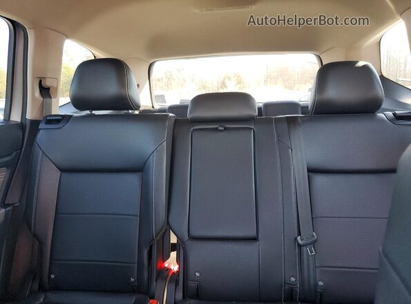 1V2WR2CA0MC576867 2021 VOLKSWAGEN ATLAS Silver Rear seats view