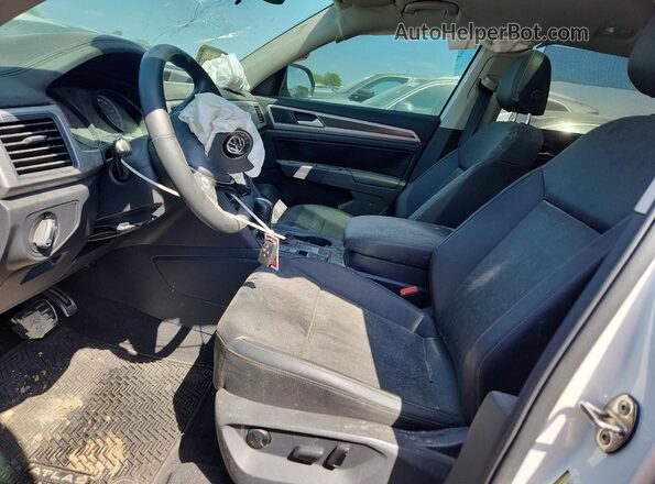 1V2YR2CAXKC558561 2019 VOLKSWAGEN ATLAS White Front interior view